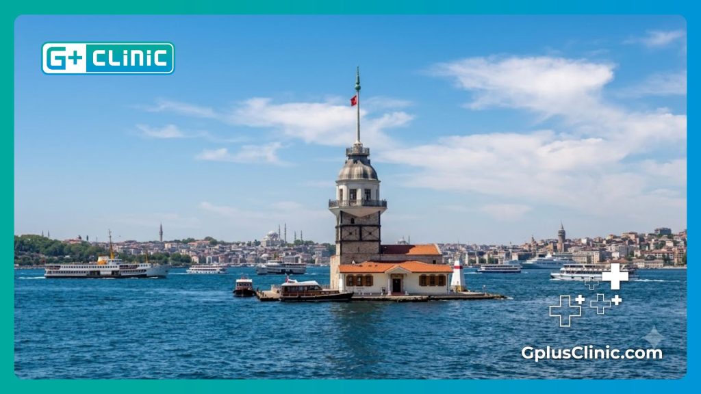 Vue de la Tour de Léandre sur le Bosphore à Istanbul par une journée ensoleillée