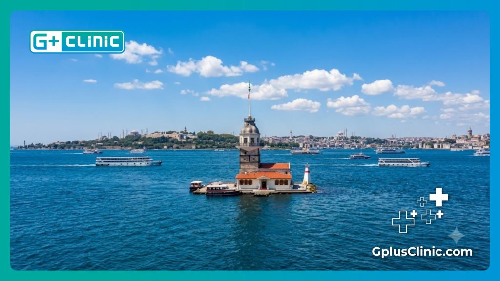 Chirurgien accueillant un patient à Istanbul avec une vue imprenable sur le Bosphorus
