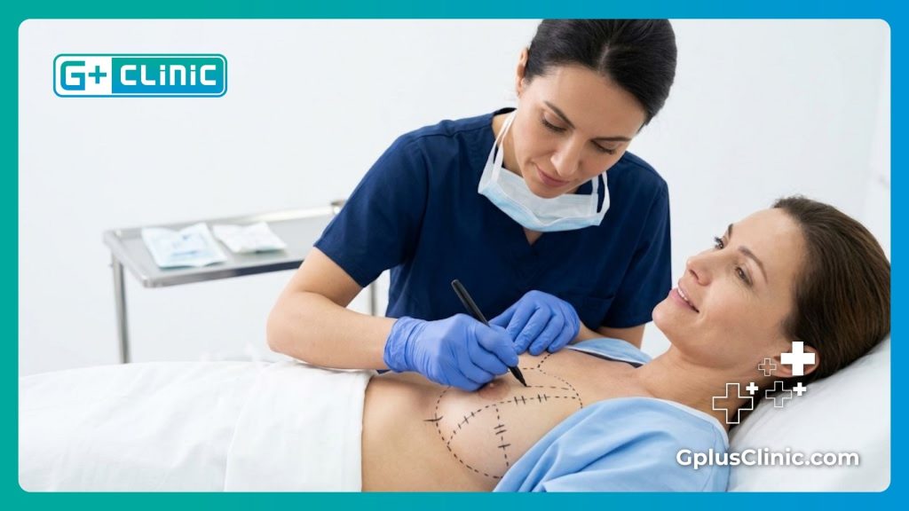 Traçage médical de précision avant l'intervention de reconstruction du sein.