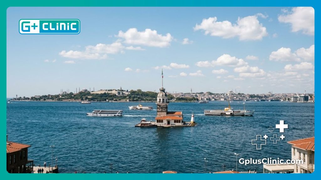 Hermoso paisaje diurno de la Torre de la Doncella en el Bósforo de Estambul